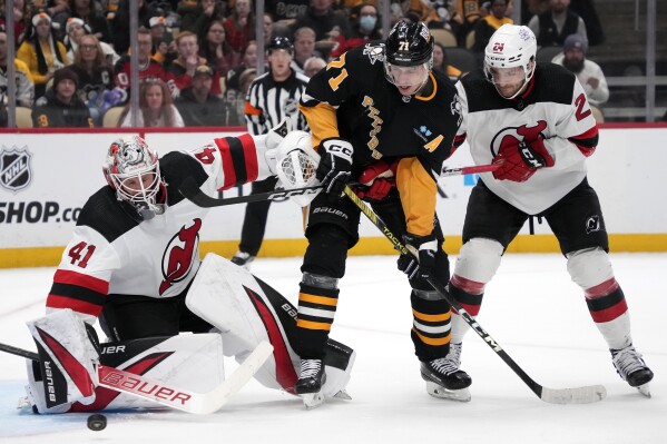 Jesper Bratt starts third period surge as New Jersey Devils beat